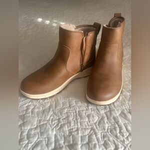 Women's Tan Leather Ankle Boot with Zip